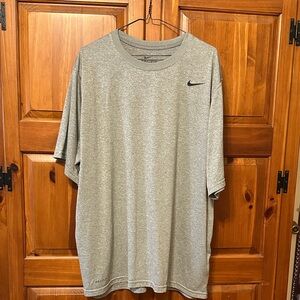 Nike Men's Heather Gray Short Sleeve Tee